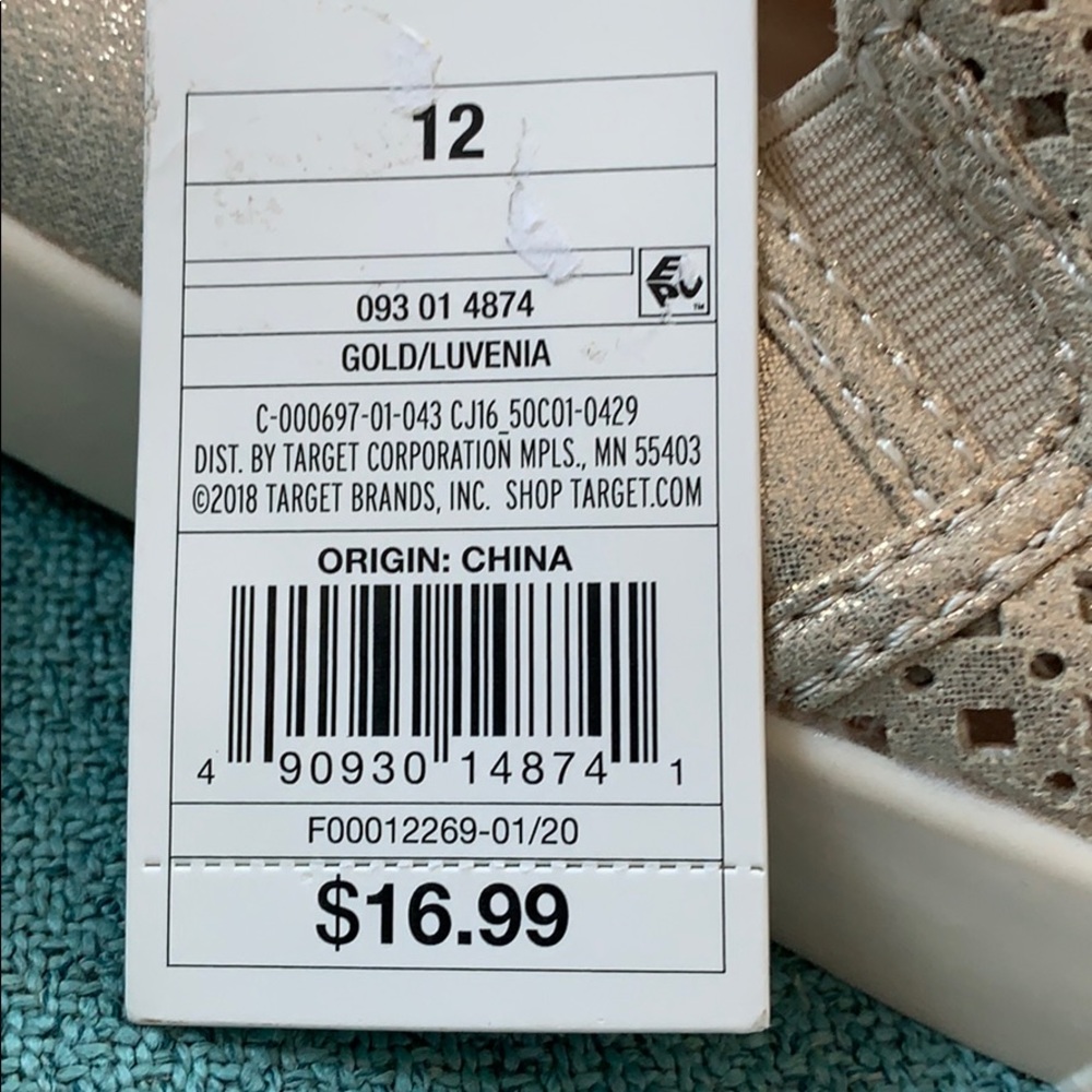 ❇️ NWT Girls Cat & Jack gold slip-on sneaker sz 12 - Picture 2 of 3